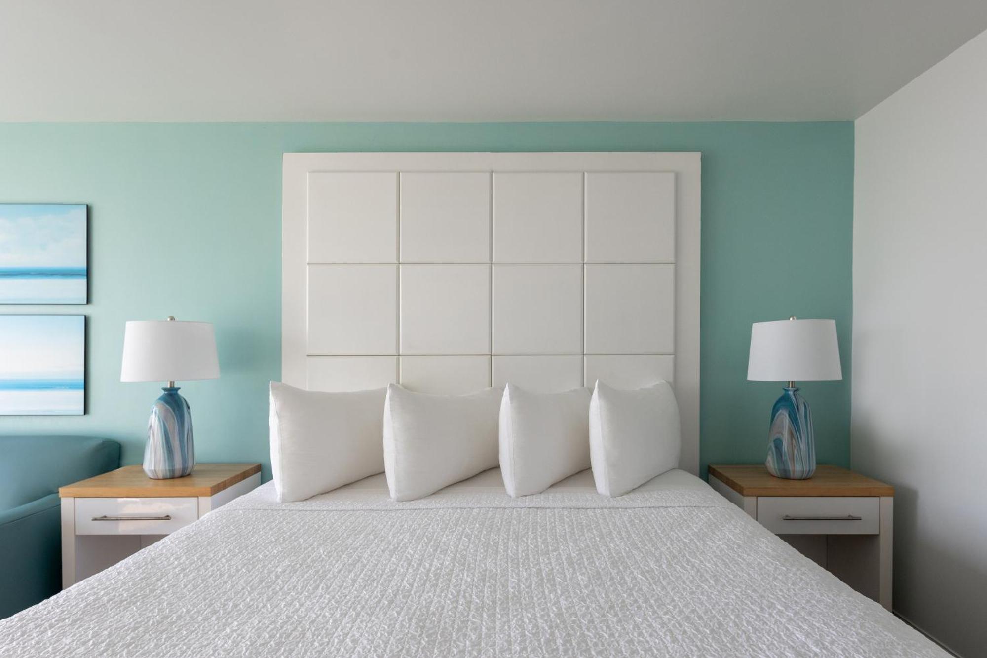 Deluxe King Room,1525555114:JPEG