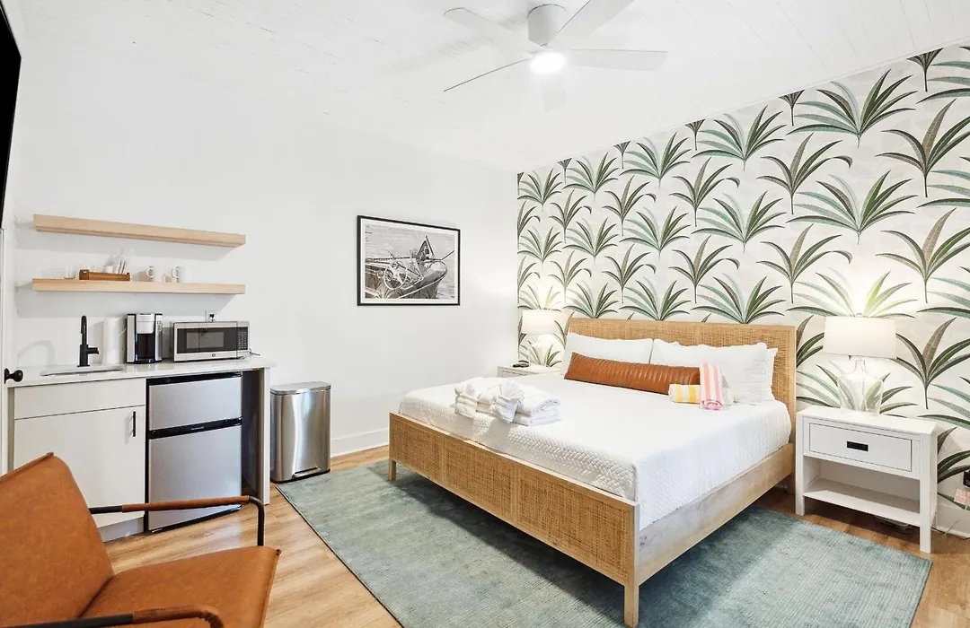 Folliday Inn - The Ariston - Room 34-1